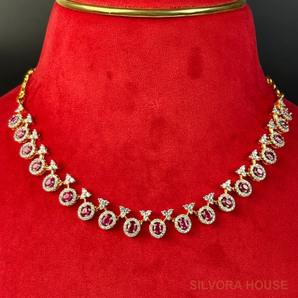 RED DIAMOND CHOKER